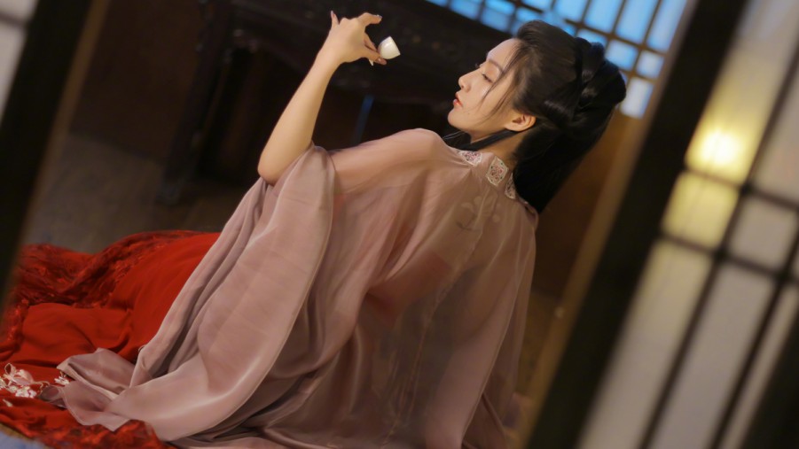 女子好赌欠下60多万 前夫不知情摆脱“被负债”